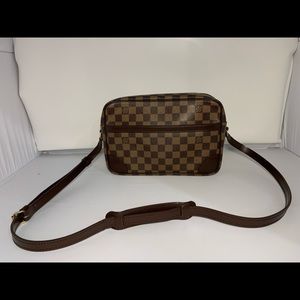 LOUIS VUITTON 
Trocadero 27 Damier Ebene